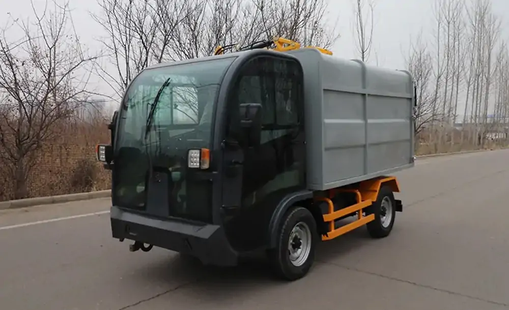 Side-Loading Garbage Collection Truck: Simple Operation, Large Carrying Capacity