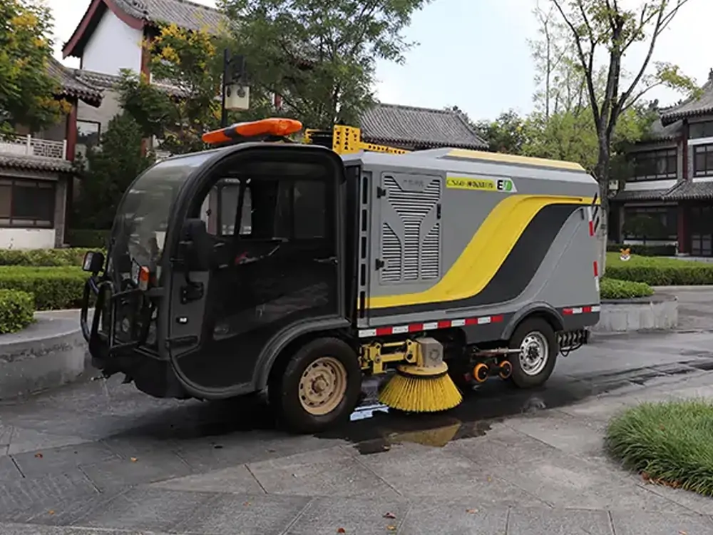 road sweeper, street sweeper, road sweeping machine, road cleaning machine, sweeper truck